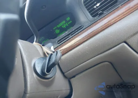 2003 Ford Crown Victoria Lx z USA, uszkodzony, nr VIN 2FAFP74W03X151235